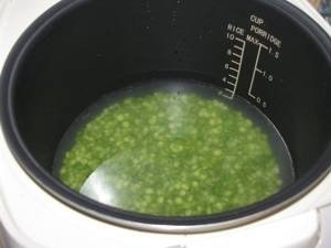 Рис с зеленым горошком в мультиварке