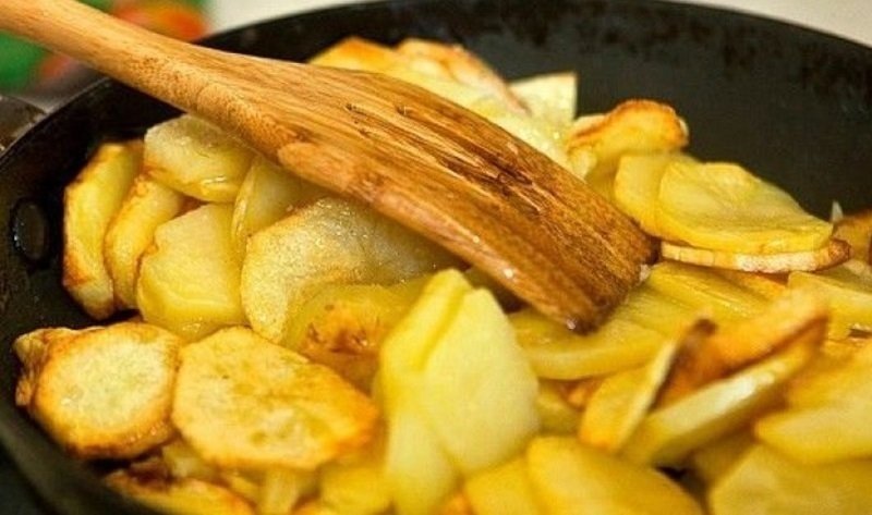 Картошка жареная с луком