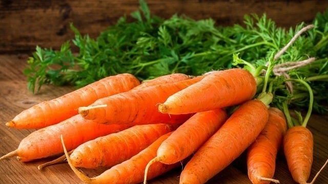 Какая морковь полезнее: сырая или вареная, калорийность и гликемический индекс, в какой больше витаминов, ги, польза и вред для организма человека, свойства