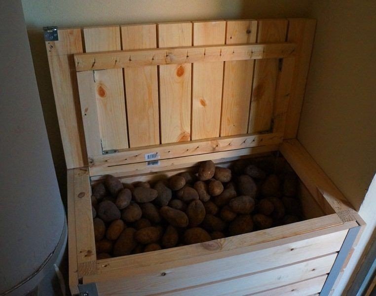 Ящик для хранения овощей на балконе