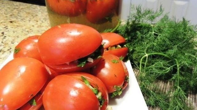 9 лучших рецептов маринованных помидоров с чесноком быстрого приготовления на зиму