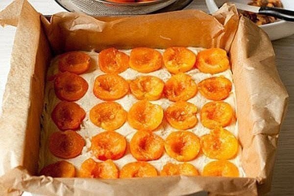 Слоеный пирог с абрикосами